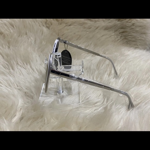 Quay Girly Talk Sunglasses - Picture 13 of 16